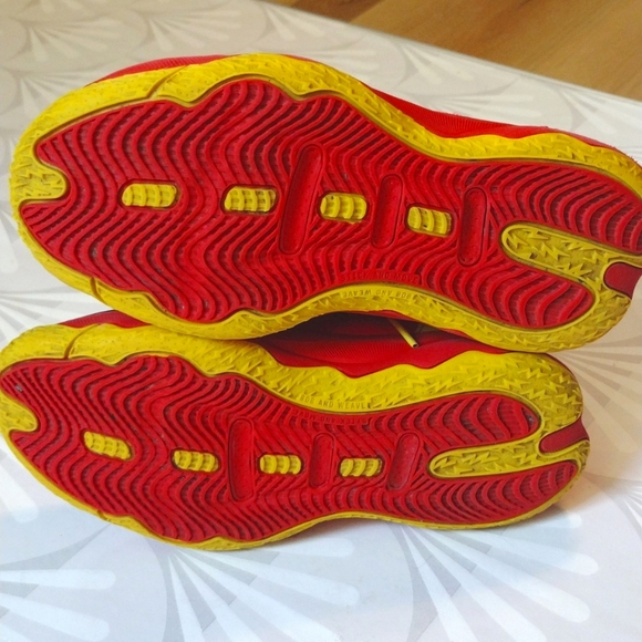 Adidas bounce Incredibles collaboration sneaker - Picture 6 of 10